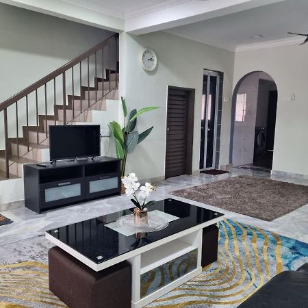 Three-Bedroom House At Tyara Homestay Sunway Petaling Jaya Buitenkant foto