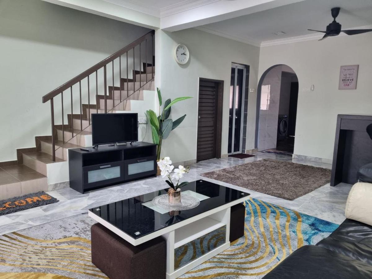 Three-Bedroom House At Tyara Homestay Sunway Petaling Jaya Buitenkant foto